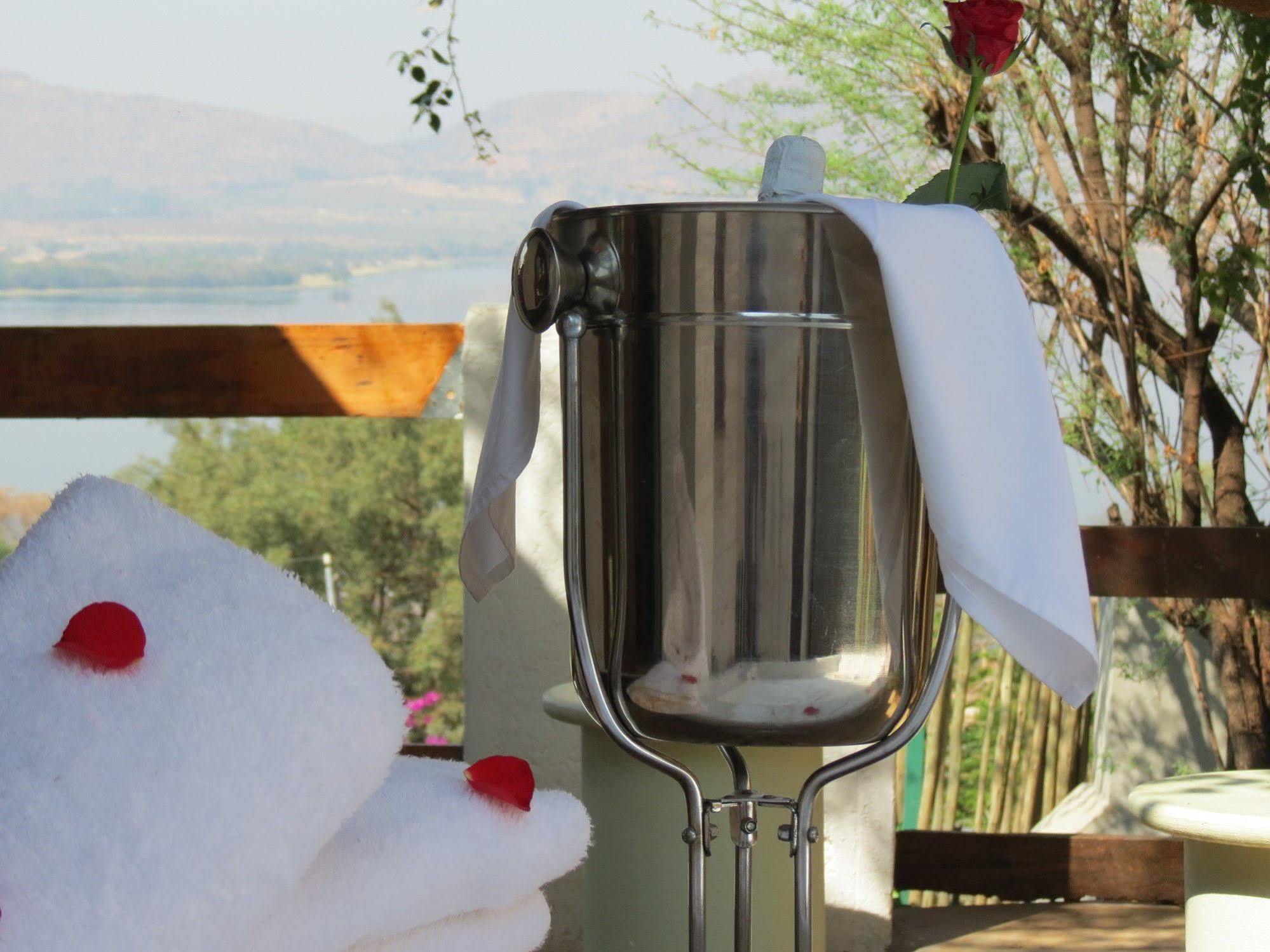 Galagos Lodge Hartbeespoort Exterior photo