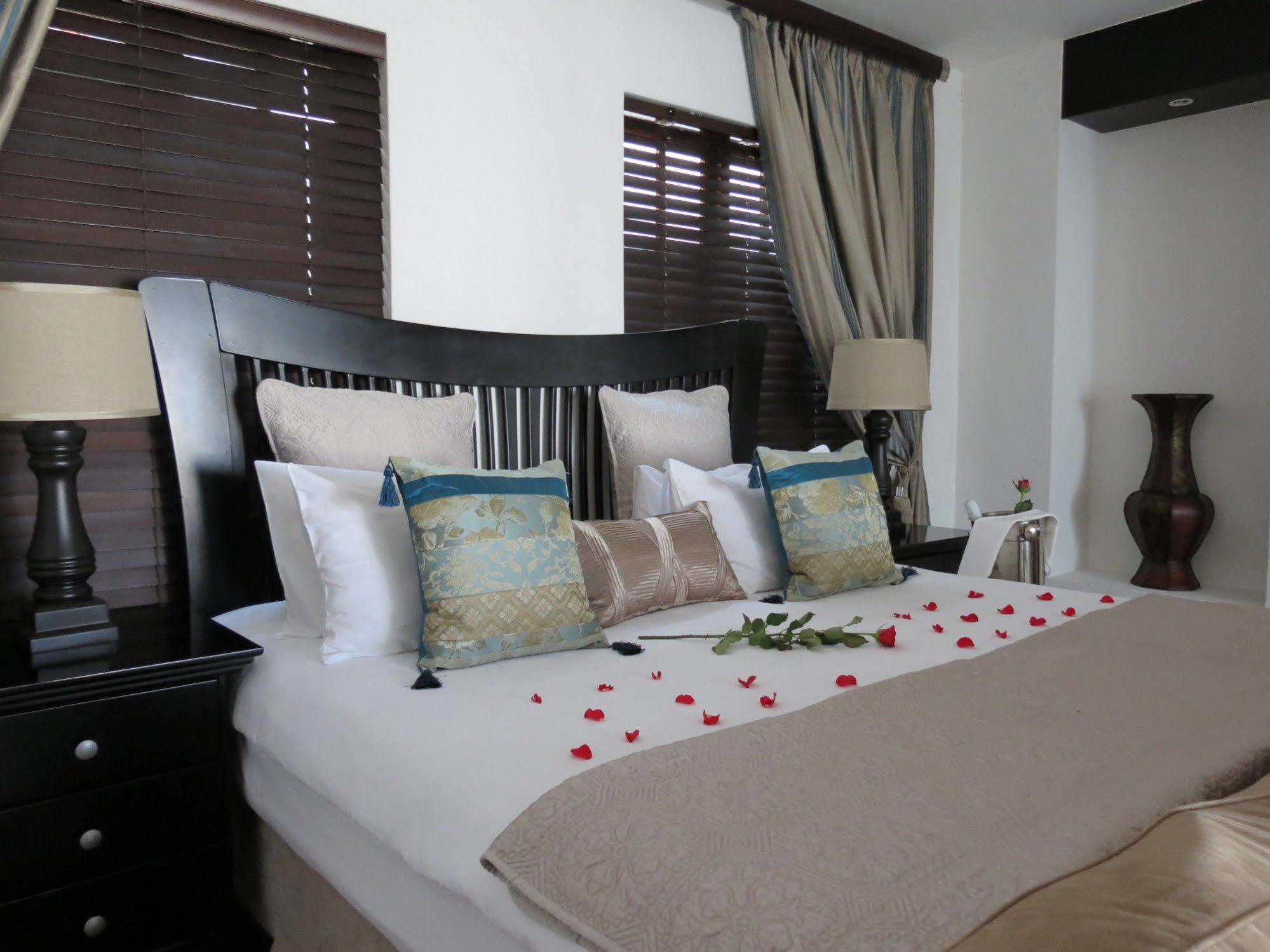 Galagos Lodge Hartbeespoort Exterior photo