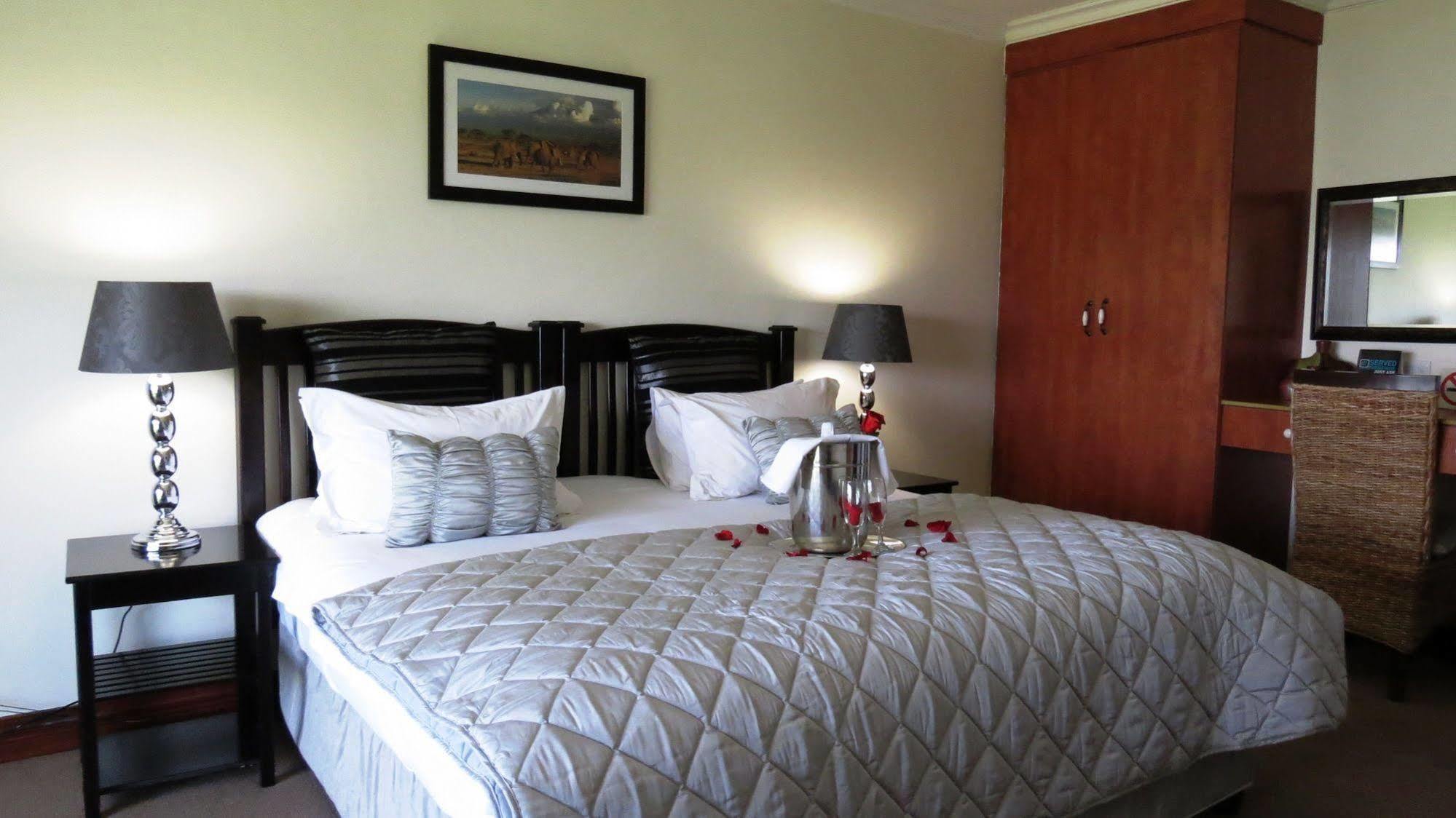 Galagos Lodge Hartbeespoort Exterior photo