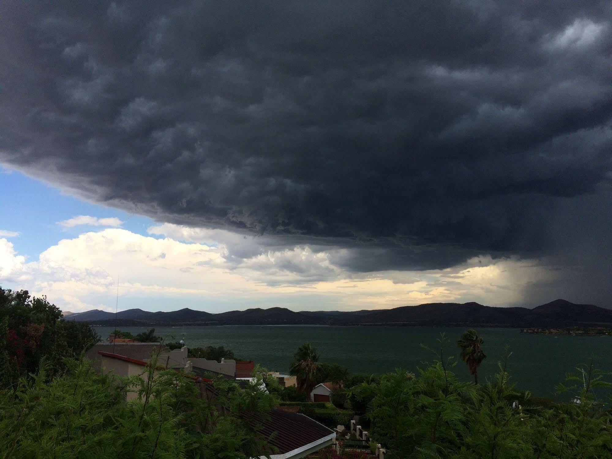 Galagos Lodge Hartbeespoort Exterior photo