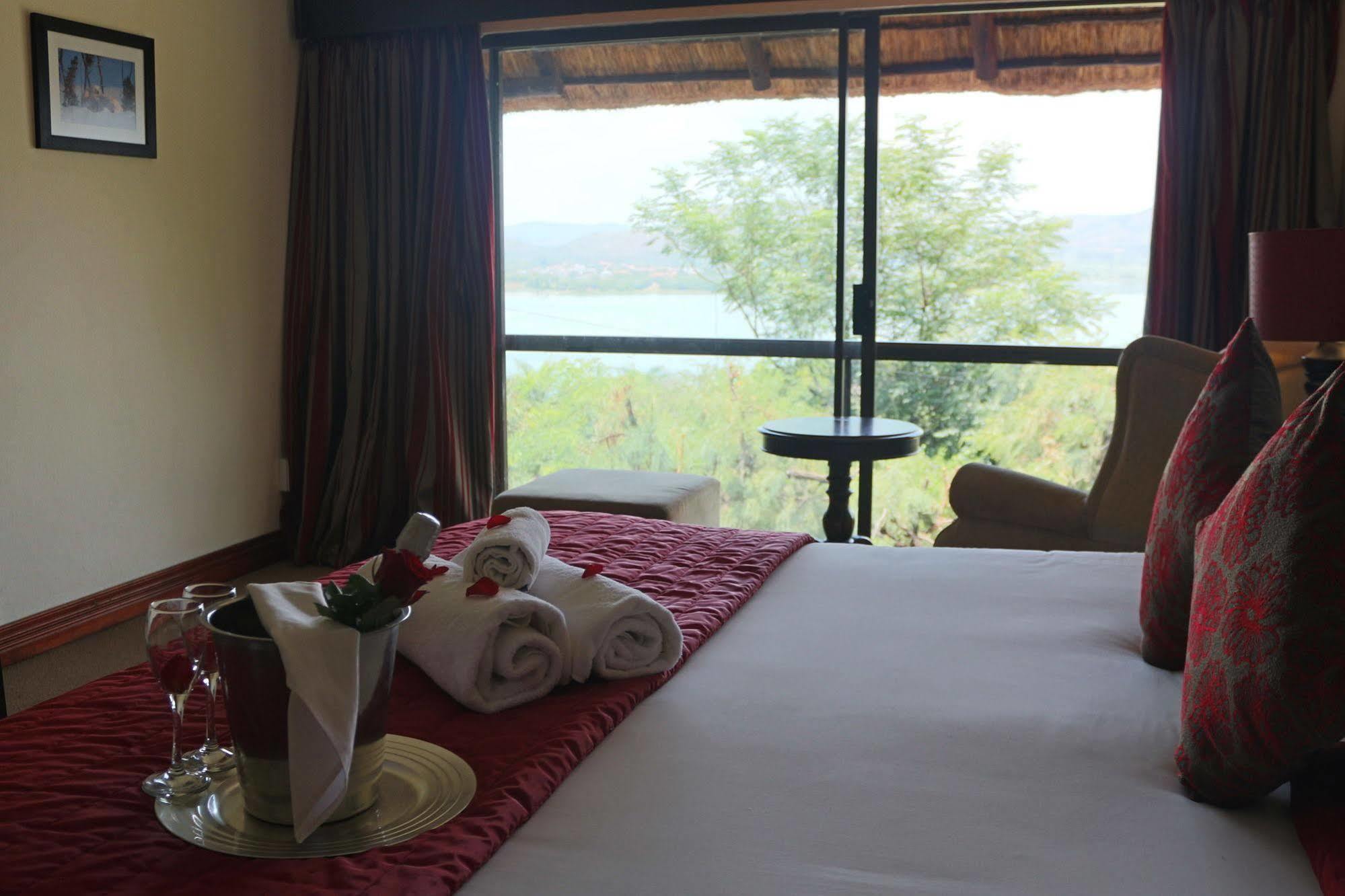 Galagos Lodge Hartbeespoort Exterior photo