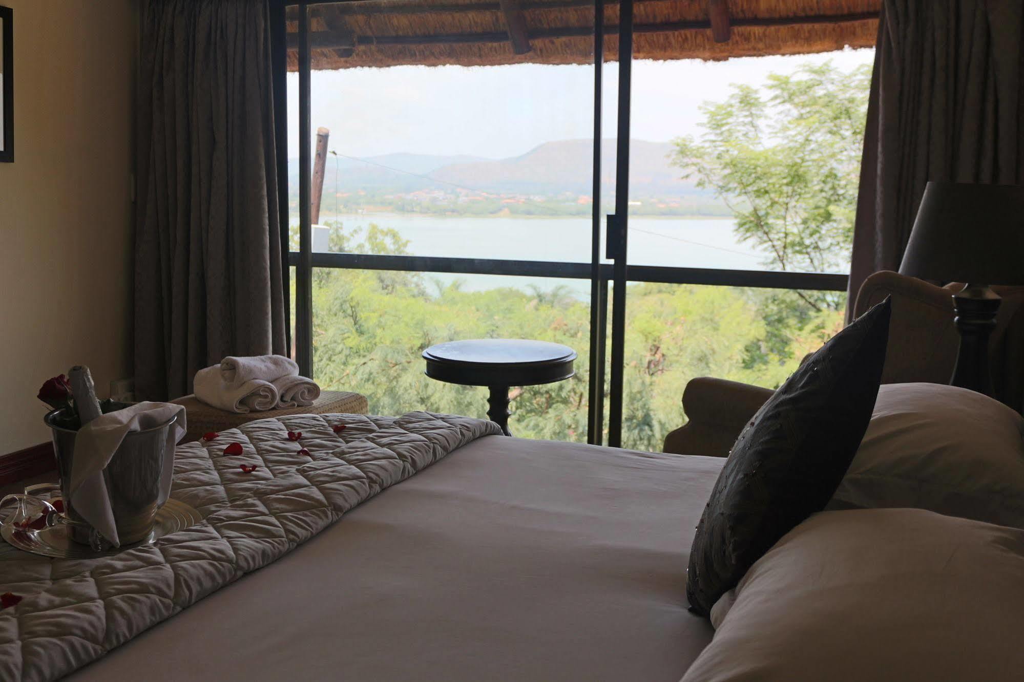 Galagos Lodge Hartbeespoort Exterior photo