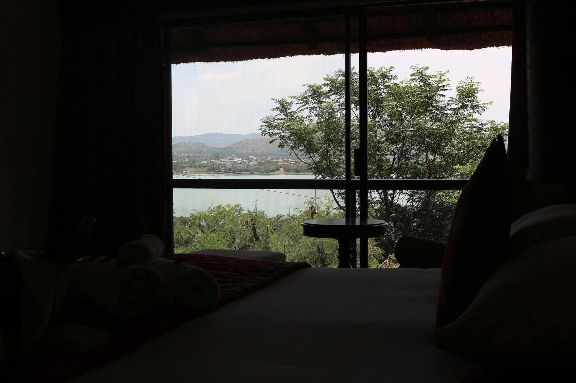 Galagos Lodge Hartbeespoort Exterior photo