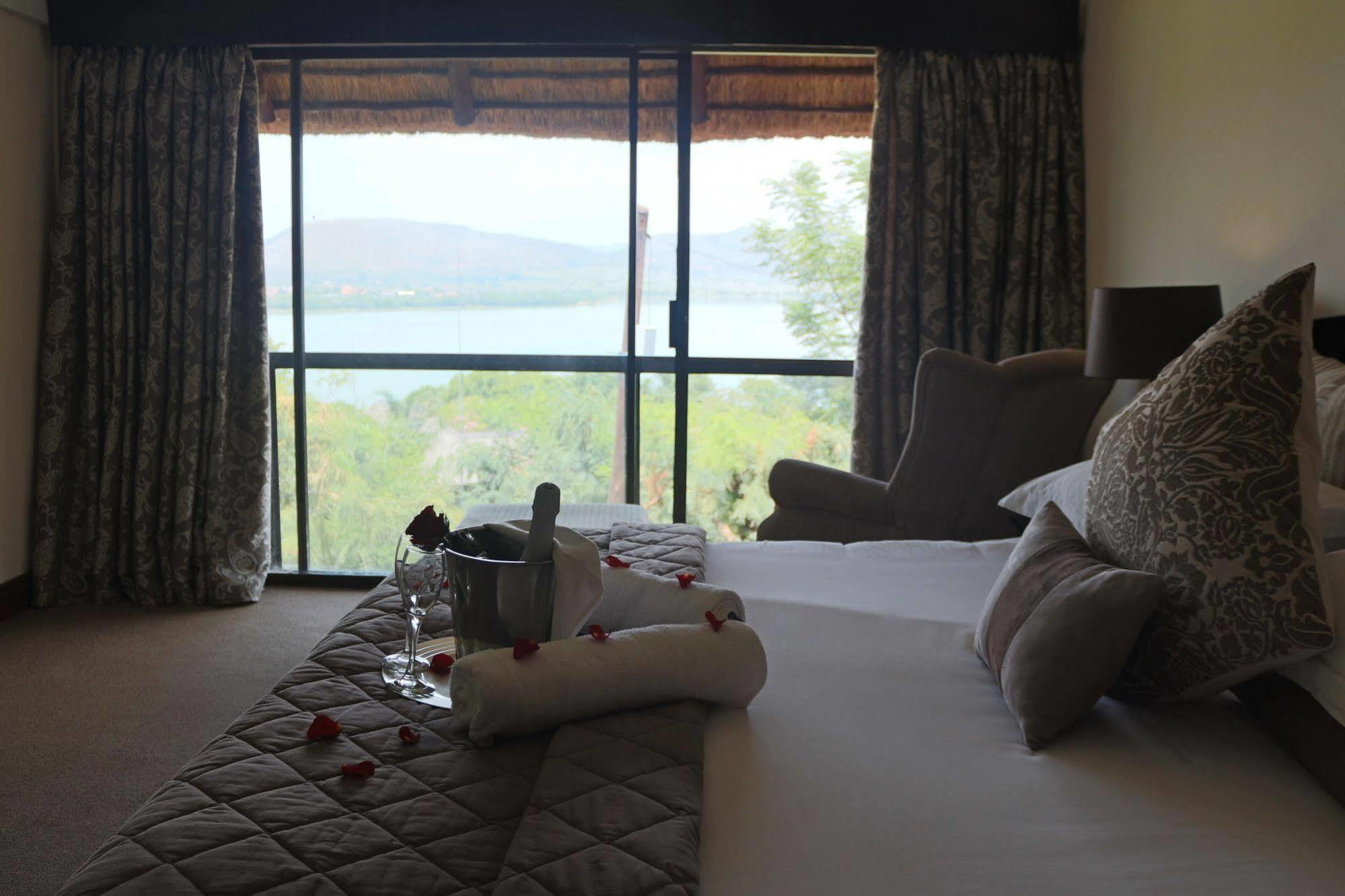 Galagos Lodge Hartbeespoort Exterior photo