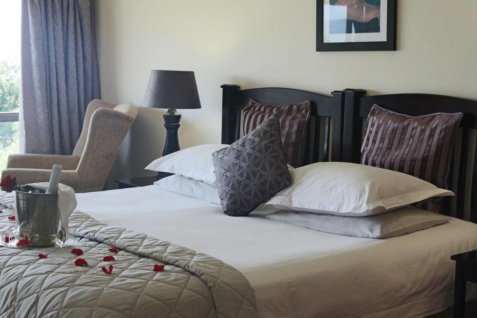Galagos Lodge Hartbeespoort Exterior photo