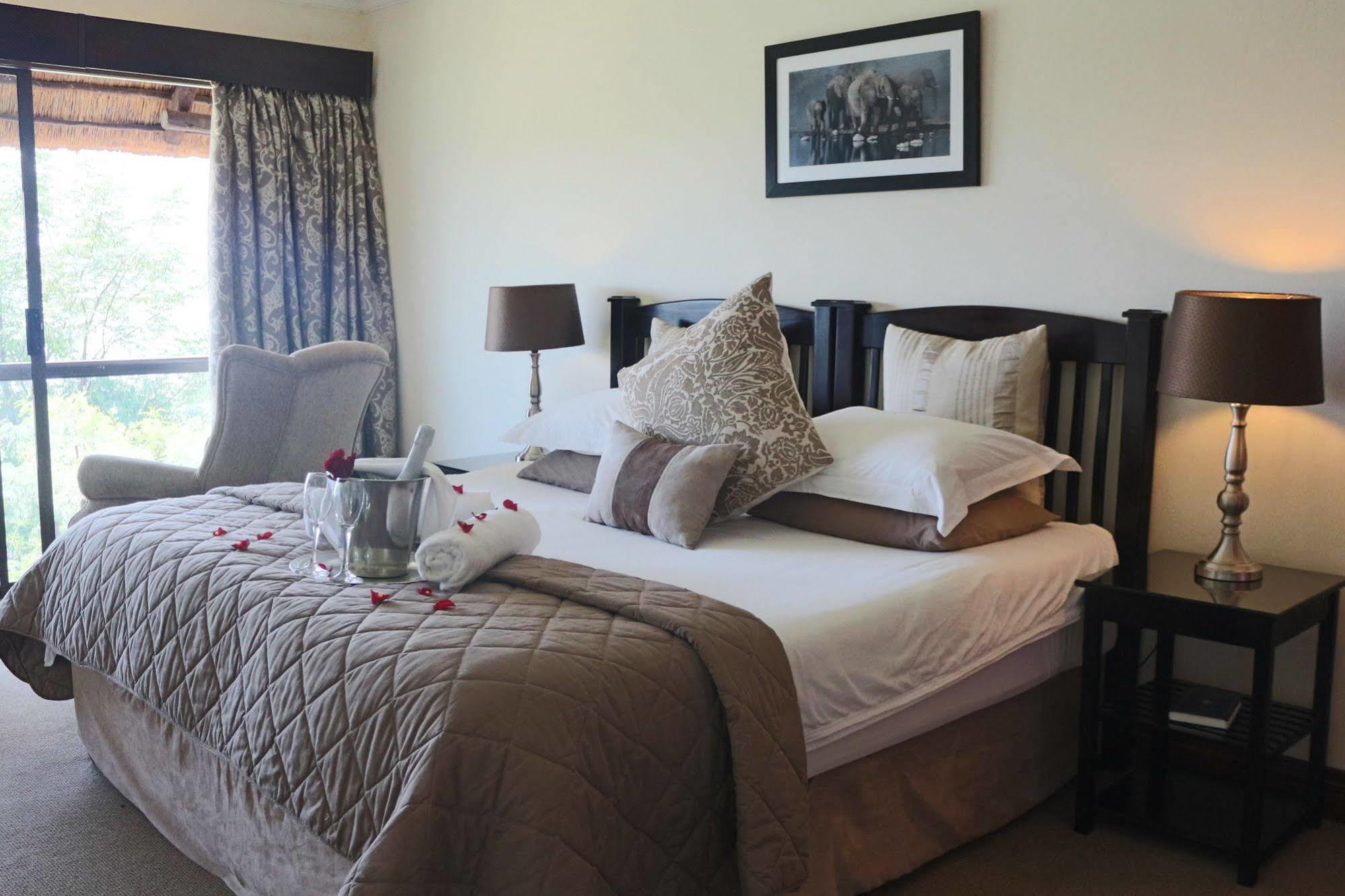 Galagos Lodge Hartbeespoort Exterior photo