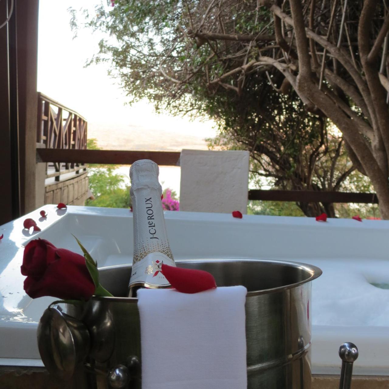 Galagos Lodge Hartbeespoort Exterior photo