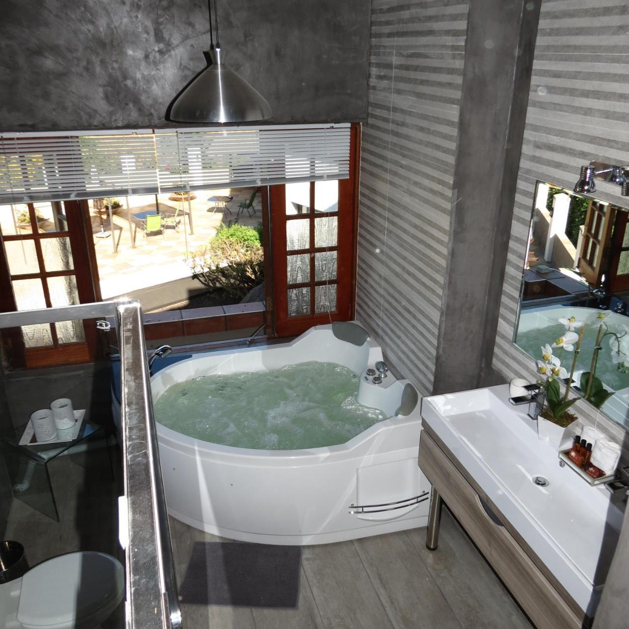 Galagos Lodge Hartbeespoort Exterior photo