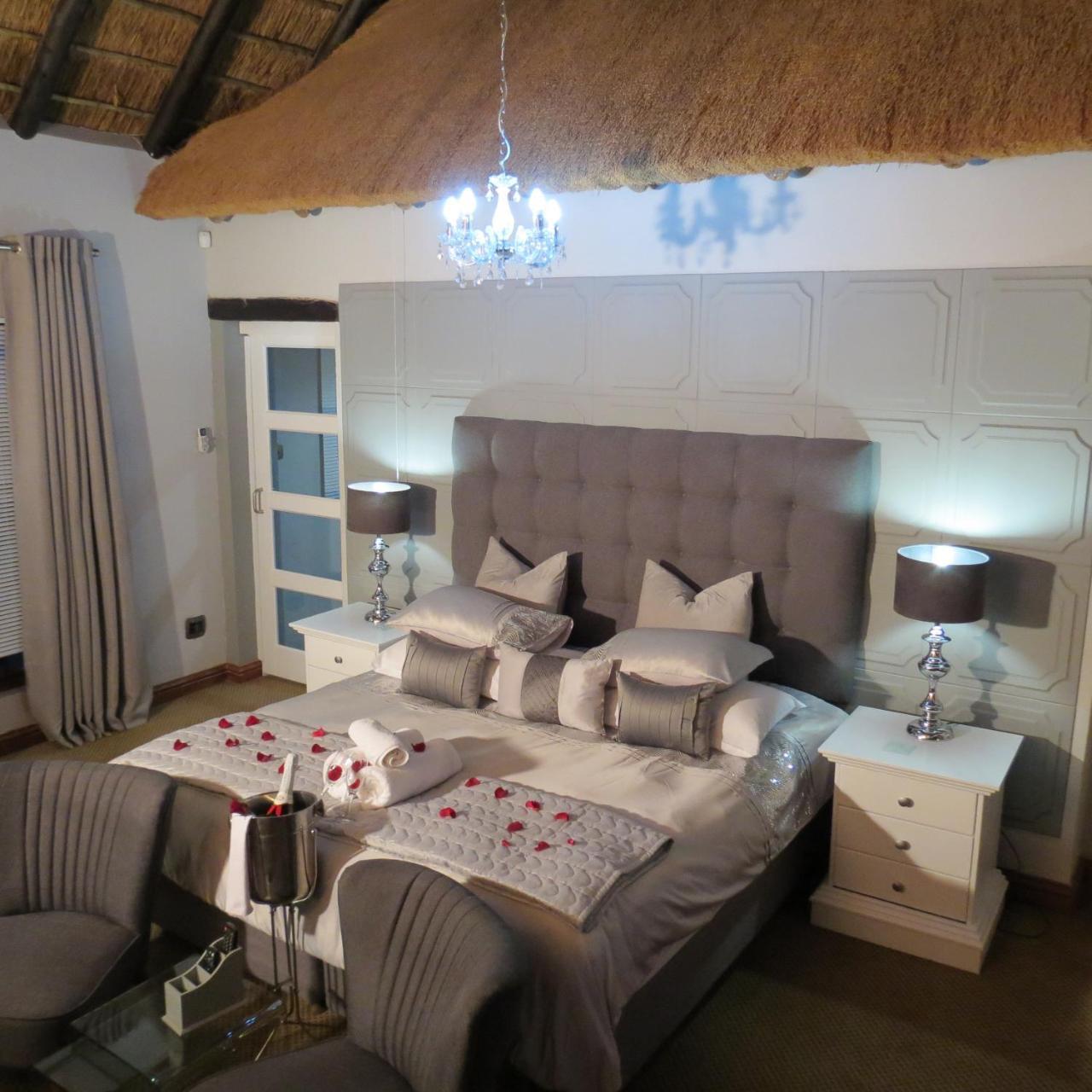 Galagos Lodge Hartbeespoort Exterior photo