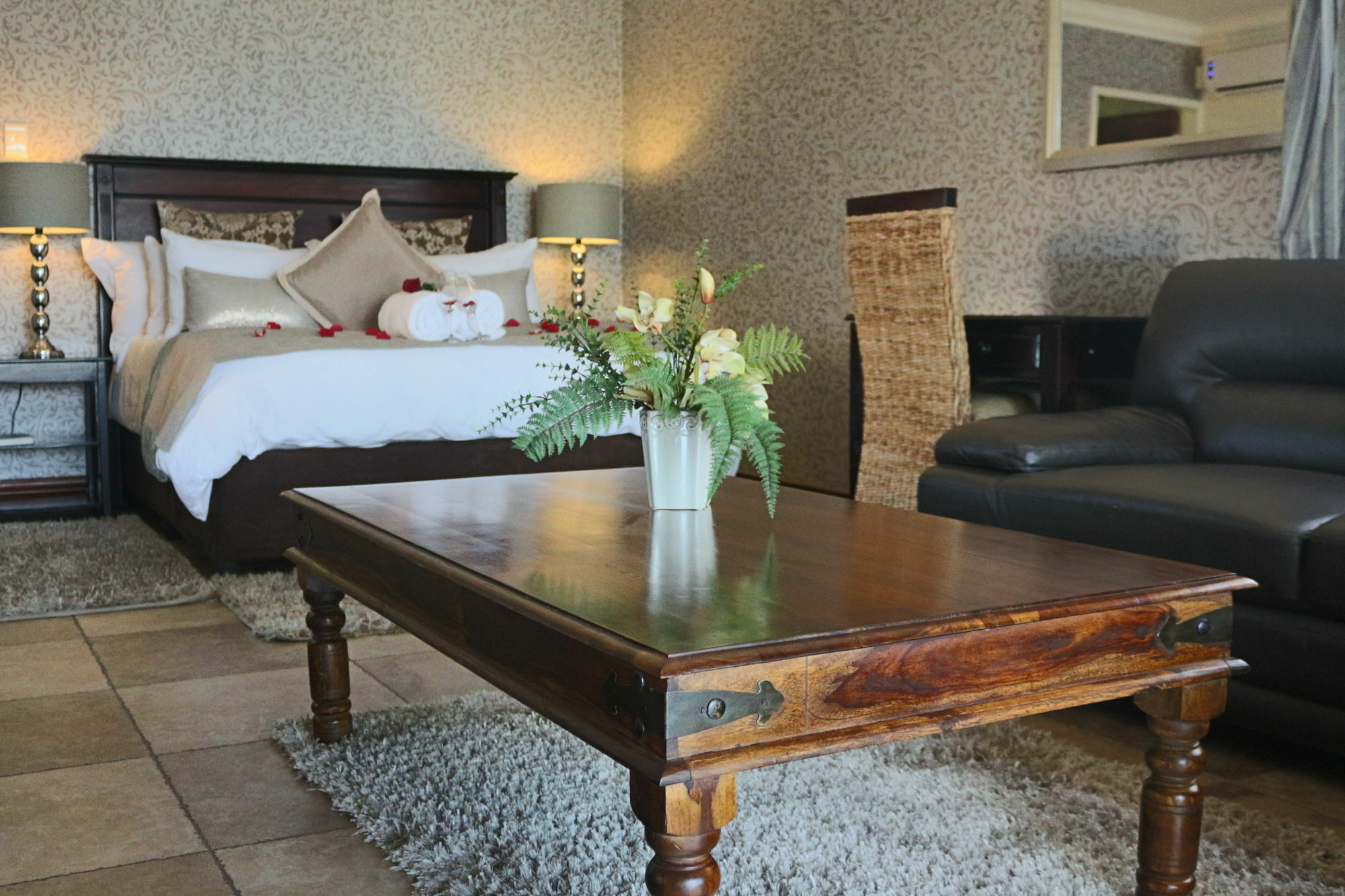 Galagos Lodge Hartbeespoort Exterior photo
